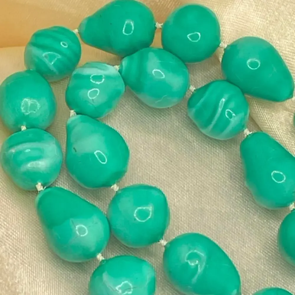 Vintage Lucite Turquoise Green Bead Lightweight Swirled Teardrop Beaded Necklace